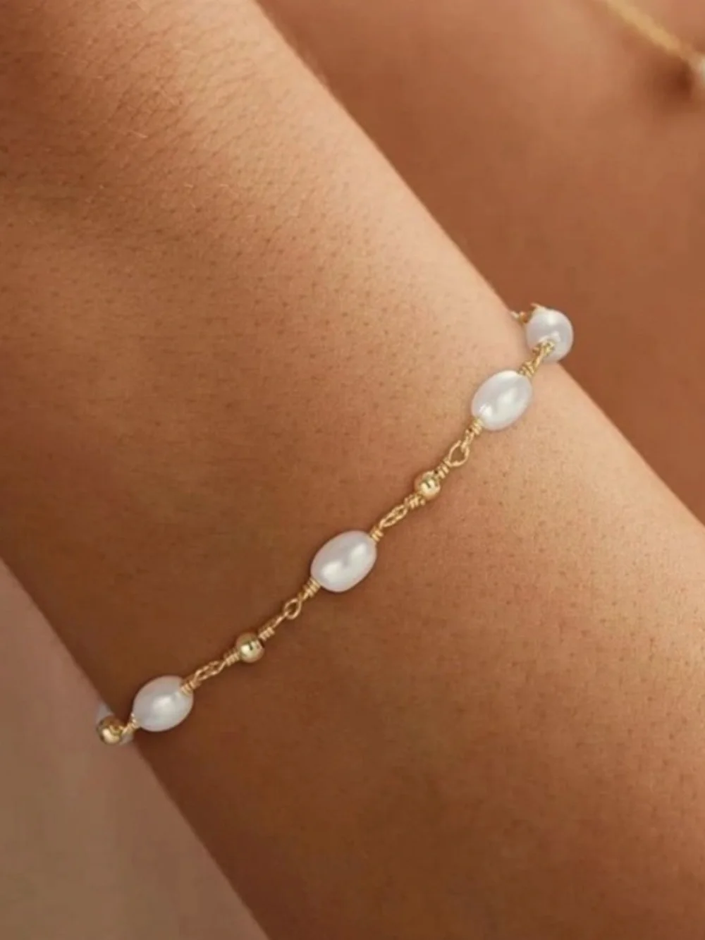 Gold Chain Bracelet with White Pearls